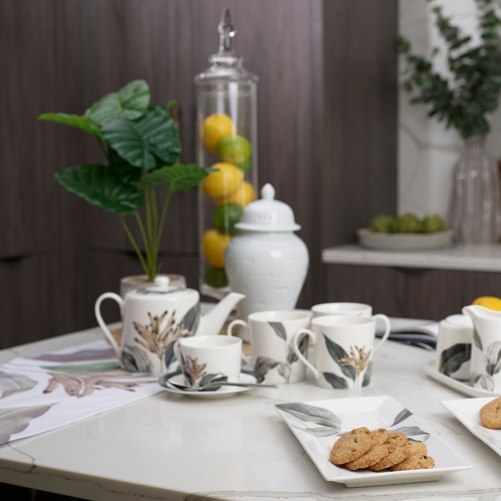 Mindy Brownes Interiors- Table Runners- Birds of Paradise - SHM033